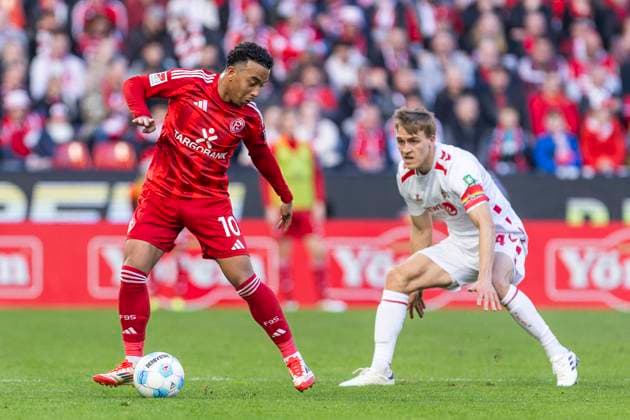 2. Fußball Bundesliga: 1. FC Köln - Fortuna Düsseldorf, 23.02.2025 Myron van Brederode (Fortuna Düsseldorf, 10), Timo Hübers (1. FC Köln, 4). 2. Fußball Bundesliga, 1. FC Köln - Fortuna Düsseldorf, 23. Spieltag, am 23.02.2025, RheinEnergie-Stadion, Köln. DFL regulations prohibit any use of photographs as image sequences and or quasi-video