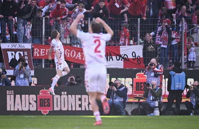 Fussball, Bundesliga, Deutschland, Herren, Saison 2024 2025, 23. Spieltag, Rhein Energie Stadion Köln, 1. FC Köln - Fortuna Düsseldorf; Jubel Florian Kainz (KOE) nach seinem Tor zum 1:0. Jubel, Freude, Aktion.