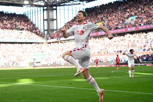 Florian Kainz (1. FC Koeln) Torjubel, jubelt nach seinem Treffer zum 1:0 waehrend des Spiels der 2. Bundesliga zwischen dem 1. FC Köln und Fortuna Düsseldorf im RheinEnergieStadion am 23. February 2025 in Köln, Deutschland. (Foto von Ralf Treese DeFodi Images) +++ Florian Kainz (1. FC Koeln) celebrates after scoring his team™s first goal during the 2. Bundesliga match between 1. FC Köln and Fortuna Düsseldorf at RheinEnergieStadion on February 23, 2025 in Cologne, Germany. (Photo by Ralf Treese DeFodi Images) DFB DFL REGULATIONS PROHIBIT ANY USE OF PHOTOGRAPHS AS IMAGE SEQUENCES AND OR QUASI-VIDEO. (Photo by Ralf Treese DeFodi Images)