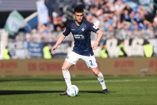 2025.02.23 xJFAx 2.Bundesliga 2024 25 23.Spieltag SV Darmstadt 98 - FC Schalke 04 v.l., Sergio Lopez (SV Darmstadt 98) am Ball, Freisteller, Einzelbild, Ganzkörper, Aktion, Action, Spielszene (DFL DFB REGULATIONS PROHIBIT ANY USE OF PHOTOGRAPHS as IMAGE SEQUENCES and or QUASI-VIDEO)