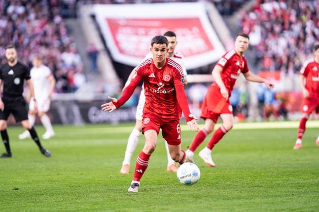 GER, 2. FBL, 1. FC Köln Koeln vs Fortuna Düsseldorf Duesseldorf 23.02.2025, Rheinenergie Stadion, Köln, GER, 2. FBL, 1. FC Köln Koeln vs Fortuna Düsseldorf Duesseldorf Im Bild: Giovanni Haag (Fortuna Düsseldorf Fortuna Duesseldorf, 6) Einzelaktion; Ganzkörper Ganzkoerper ; Ball am Fuss; Gestik, Mimik, Emotionen