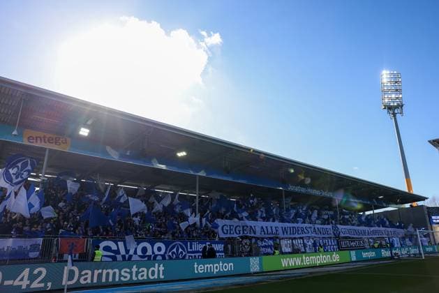2025.02.23 xJFAx 2.Bundesliga 2024 25 23.Spieltag SV Darmstadt 98 - FC Schalke 04 v.l., SV Darmstadt 98 Fans,Stimmung, Schals, Trikots, Emotionen (DFL DFB REGULATIONS PROHIBIT ANY USE OF PHOTOGRAPHS as IMAGE SEQUENCES and or QUASI-VIDEO)
