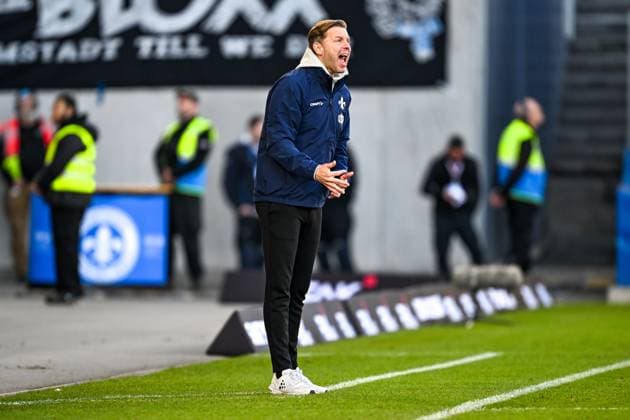 Florian Kohfeldt (SV Darmstadt 98, Trainer) gestikuliert, GER, SV Darmstadt 98 vs. FC Schalke 04, Fussball, 23. Spieltag, Saison 2024 2025, 23.02.2025. DFL REGULATIONS PROHIBIT ANY USE OF PHOTOGRAPHS as IMAGE SEQUENCES and or QUASI-VIDEO. GER, SV Darmstadt 98 vs. FC Schalke 04, Fussball, 23. Spieltag, Saison 2024 2025, 23.02.2025. Darmstadt