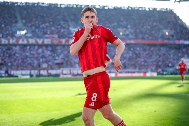 23.02.2025, Fußball, 1. FC Köln - Fortuna Düsseldorf, 2.. Fußball Bundesliga, 23. Spieltag, RheinEnergie-STADION, Saison 2024 2025: Torjubel nach dem 1:1 Ausgleich durch Isak Johannesson (Fortuna Düsseldorf 8) nach Elfmeter DFB regulations prohibit any use of photographs as image sequences and or quasi-video. Nordrhein-Westfalen Deutschland