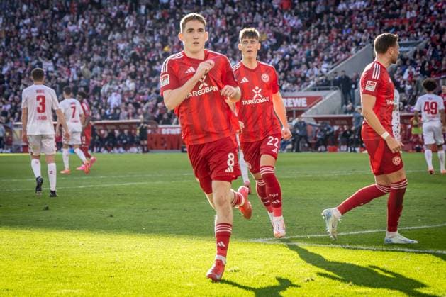 2. Fußball Bundesliga: 1. FC Köln - Fortuna Düsseldorf, 23.02.2025 Elfmeter zum 1:1 durch Isak Bergmann Johannesson (Fortuna Düsseldorf, 8); Köln, 23.02.2025 - 1. FC Köln - Fortuna Düsseldorf 23. Spieltag der 2. Fussball-Bundesliga: , 1. FC Köln - Fortuna Düsseldorf in der Rhein-Energie-Stadion in Köln. DFL REGULATIONS PROHIBIT ANY USE OF PHOTOGRAPHS AS IMAGE SEQUENCES AND OR QUASI-VIDEO.