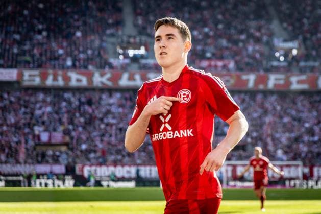 2. Fußball Bundesliga: 1. FC Köln - Fortuna Düsseldorf, 23.02.2025 Elfmeter verwandelt und Jubel zum 1:1 durch Isak Bergmann Johannesson (Fortuna Düsseldorf, 8); Köln, 23.02.2025 - 1. FC Köln - Fortuna Düsseldorf 23. Spieltag der 2. Fussball-Bundesliga: , 1. FC Köln - Fortuna Düsseldorf in der Rhein-Energie-Stadion in Köln. DFL REGULATIONS PROHIBIT ANY USE OF PHOTOGRAPHS AS IMAGE SEQUENCES AND OR QUASI-VIDEO.