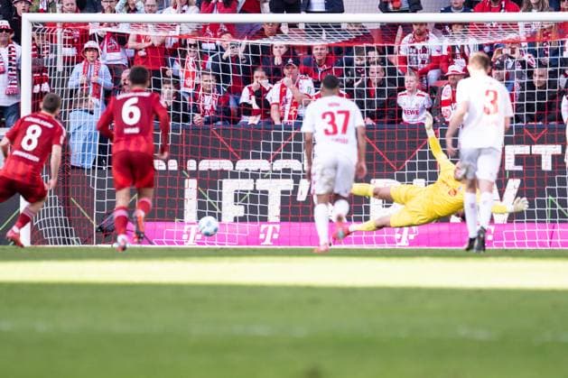 GER, 2. FBL, 1. FC Köln Koeln vs Fortuna Düsseldorf Duesseldorf 23.02.2025, Rheinenergie Stadion, Köln, GER, 2. FBL, 1. FC Köln Koeln vs Fortuna Düsseldorf Duesseldorf Im Bild: Tor von Ãsak Bergmann Johannesson Isak Johannesson (Fortuna Düsseldorf Fortuna Duesseldorf, 8) zum 1:1