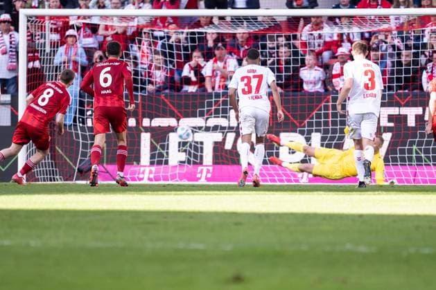 GER, 2. FBL, 1. FC Köln Koeln vs Fortuna Düsseldorf Duesseldorf 23.02.2025, Rheinenergie Stadion, Köln, GER, 2. FBL, 1. FC Köln Koeln vs Fortuna Düsseldorf Duesseldorf Im Bild: Tor von Ãsak Bergmann Johannesson Isak Johannesson (Fortuna Düsseldorf Fortuna Duesseldorf, 8) zum 1:1
