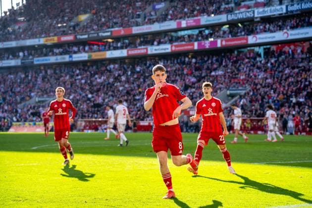 Jubel nach dem 1:1 durch Johannesson Isak Bergmann (Fortuna Duesseldorf, 08) 1. FC Koeln vs. Fortuna Duesseldorf, Fussball, 2. Bundesliga, 23. Spieltag, Saison 2024 2025, 23.02.2025 1. FC Koeln vs. Fortuna Duesseldorf, Fussball, 2. Bundesliga, 23. Spieltag, Saison 2024 2025, 23.02.2025 Koeln