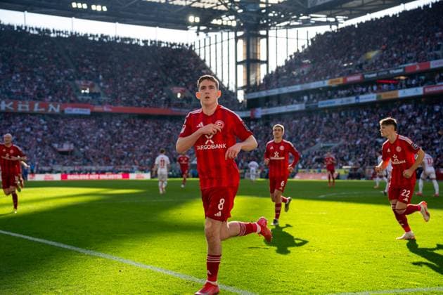 Jubel nach dem 1:1 durch Johannesson Isak Bergmann (Fortuna Duesseldorf, 08) 1. FC Koeln vs. Fortuna Duesseldorf, Fussball, 2. Bundesliga, 23. Spieltag, Saison 2024 2025, 23.02.2025 1. FC Koeln vs. Fortuna Duesseldorf, Fussball, 2. Bundesliga, 23. Spieltag, Saison 2024 2025, 23.02.2025 Koeln