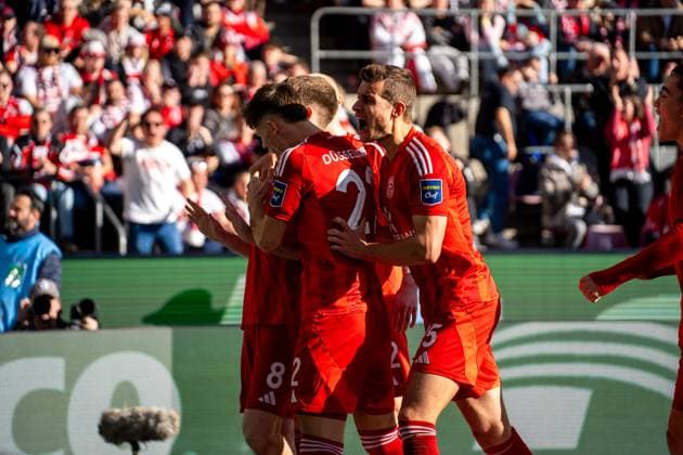 Jubel nach dem 1:1 durch Johannesson Isak Bergmann (Fortuna Duesseldorf, 08) 1. FC Koeln vs. Fortuna Duesseldorf, Fussball, 2. Bundesliga, 23. Spieltag, Saison 2024 2025, 23.02.2025 1. FC Koeln vs. Fortuna Duesseldorf, Fussball, 2. Bundesliga, 23. Spieltag, Saison 2024 2025, 23.02.2025 Koeln