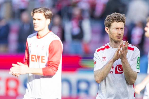 2. Fußball Bundesliga: 1. FC Köln - Fortuna Düsseldorf, 23.02.2025 Florian Kainz (1. FC Köln, 11)und Max Finkgräfe (1. FC Köln, 35) enttäuscht nach der Partie. 2. Fußball Bundesliga, 1. FC Köln - Fortuna Düsseldorf, 23. Spieltag, am 23.02.2025, RheinEnergie-Stadion, Köln. DFL regulations prohibit any use of photographs as image sequences and or quasi-video