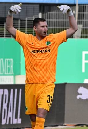 23.02.2025 - Fussball - Saison 2024 2025 - 2. Fussball - Bundesliga - 23. Spieltag: SpVgg Greuther Fürth ( Kleeblatt ) - BTSV Eintracht Braunschweig - Sportfoto Zink MeZi - xmexzix - DFL regulations prohibit any use of photographs as image sequences and or quasi-video - only for editorial use - Lennart Grill ( 31, SpVgg Greuther Fürth )