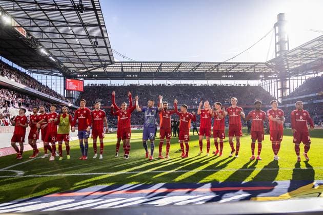 2. Fußball Bundesliga: 1. FC Köln - Fortuna Düsseldorf, 23.02.2025 Die Spieler von Fortuna Düsseldorf feiern mit ihren Fans nach dem Spiel; Köln, 23.02.2025 - 1. FC Köln - Fortuna Düsseldorf 23. Spieltag der 2. Fussball-Bundesliga: , 1. FC Köln - Fortuna Düsseldorf in der Rhein-Energie-Stadion in Köln. DFL REGULATIONS PROHIBIT ANY USE OF PHOTOGRAPHS AS IMAGE SEQUENCES AND OR QUASI-VIDEO.