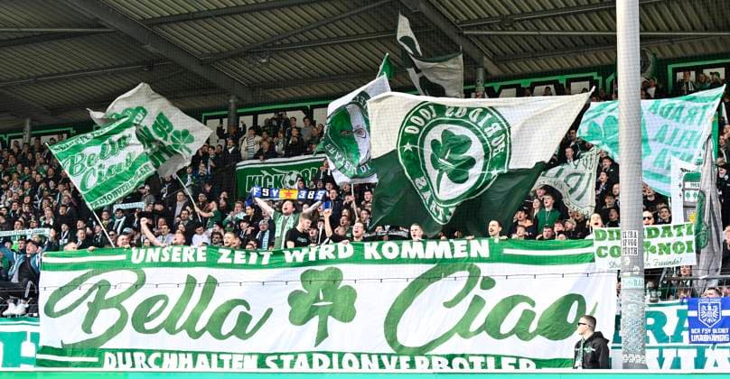 23.02.2025 - Fussball - Saison 2024 2025 - 2. Fussball - Bundesliga - 23. Spieltag: SpVgg Greuther Fürth ( Kleeblatt ) - BTSV Eintracht Braunschweig - Sportfoto Zink - xwoxzix - DFL regulations prohibit any use of photographs as image sequences and or quasi-video - only for editorial use - Greutherfürthfans Fans Fanblock Kleeblattfans