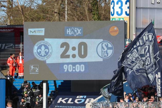 Darmstadt, Deutschland 23. Februar 2025: 2. Liga - 2024 2025 - SV Darmstadt 98 vs. FC Schalke 04 Im Bild: Der Endstand, Spielstand nach 90 Minuten auf der Anzeigetafel, Darmstadt gewinnt mit 2:0 DFL regulations prohibit any use of photographs as image sequences and or quasi-video Merck-Stadion am Böllenfalltor Hessen Copyright: xFotostandx xUlrichxScherbaumx