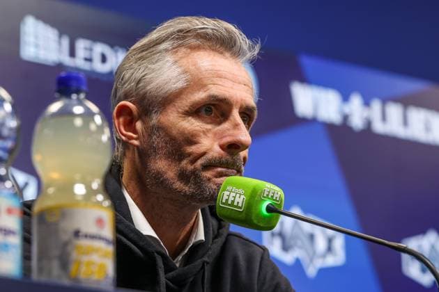23.02.2025, Fussball, Saison 2024 2025, 2. Bundesliga, 23. Spieltag, SV Darmstadt 98 - FC Schalke 04, Cheftrainer Kees van Wonderen (FC Schalke 04) Darmstadt Böllenfalltor Hessen Deutschland xRHR-FOTO YYx