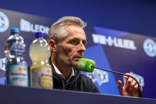 23.02.2025, Fussball, Saison 2024 2025, 2. Bundesliga, 23. Spieltag, SV Darmstadt 98 - FC Schalke 04, Cheftrainer Kees van Wonderen (FC Schalke 04) Darmstadt Böllenfalltor Hessen Deutschland xRHR-FOTO YYx