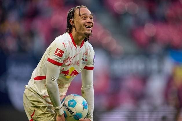 23.02.2025, Fußball, Männer, Bundesliga, 2024 2025, RB Leipzig - FC Heidenheim Xavi Simons (10, RB Leipzig), Portrait, lachend, nach Pfiff gegen ihn Leipzig Red Bull Arena Sachsen Deutschland