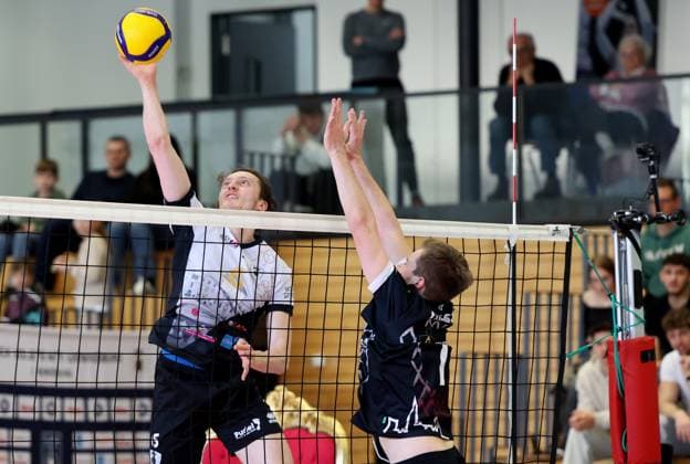BAU 23.02.2025 Ludwigsburg Volleyball Barock Volleys Ludwigsburg vs. SSG Langen, v.l. Ben-Simon Bonin (LB), Lukas Pfahlert (Langen)