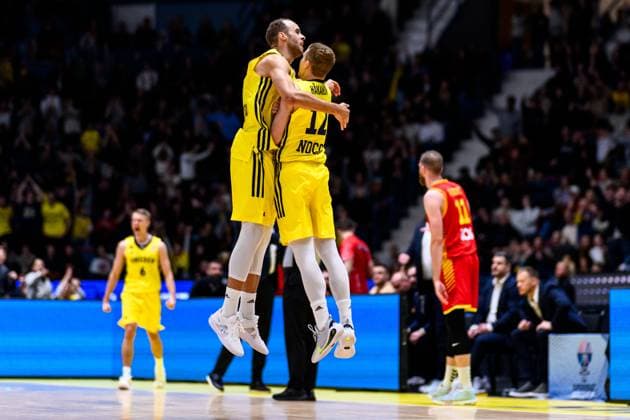 Sport Themen der Woche KW08 Sport Bilder des Tages 250223 Denzel Andersson and Ludvig Hakanson of Sweden celebrate during the FIBA Eurobasket Qualifiers game between Sweden and Montenegro on February 23, 2025 in Stockholm. Photo: Joel Marklund BILDBYRAN kod JM JM0650 bbeng basket basketball em-kval fiba eurobasket qualifiers sverige sweden montenegro jubel *** 250223 Denzel Andersson and Ludvig Hakanson of Sweden celebrate during the FIBA Eurobasket Qualifiers game between Sweden and Montenegro on February 23, 2025 in Stockholm Photo Joel Marklund BILDBYRAN kod JM JM0650 bbeng basketball em kval fiba eurobasket qualifiers sverige sweden montenegro jubel  Copyright: JOELxMARKLUND BB250223JM050