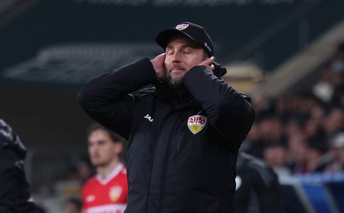 Sport Themen der Woche KW08 Sport Bilder des Tages Sinsheim , Bundesliga TSG 1899 Hoffenheim vs. VfB Stuttgart , Trainer Sebastian Hoeneß ( VfB ) Gemäß den Vorgaben der DFL Deutschen Fußball Liga ist es untersagt, in dem Stadion und oder vom Spiel angefertigte Fotoaufnahmen in Form von Sequenzbildern und oder videoähnlichen Fotostrecken zu verwerten bzw. verwerten zu lassen.