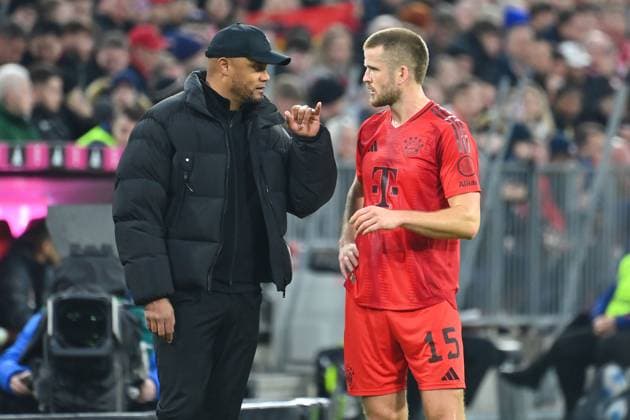 Trainer Vincent KOMPANY (Bayern Muenchen) mit Eric DIER (Bayern Muenchen), Gestik,gibt Anweisungen. Fussball 1. Bundesliga Saison 2024 2025, 23.Spieltag, Spieltag23 FC Bayern Muenchen - Eintracht Frankfurt 4-0 am 23.02.2025 , A L L I A N Z A R E N A.