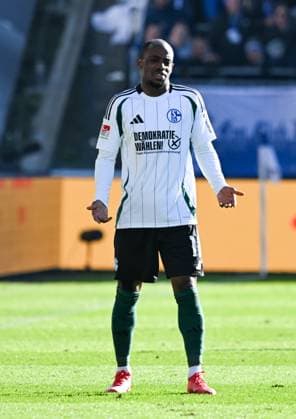 23.02.2025, xsltx, Fussball 2.Bundesliga, SV Darmstadt 98 - FC Schalke 04 v.l. Christopher Antwi-Adjei (FC Schalke 04) (DFL DFB REGULATIONS PROHIBIT ANY USE OF PHOTOGRAPHS as IMAGE SEQUENCES and or QUASI-VIDEO)