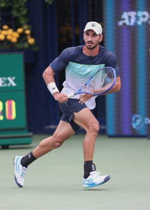 Hady Habib (LBN), Dubai Duty Free Tennis Championships, Dubai, U.A.E. Tennis - Dubai Tennis Championships 2025 - ATP, Tennis Herren - Dubai Duty Free Tennis Stadium - Dubai - - United Arab Emirates - 24 February 2025. Copyright: xJuergenxHasenkopfx