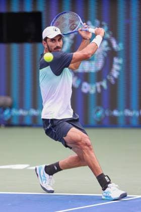 Hady Habib (LBN), Dubai Duty Free Tennis Championships, Dubai, U.A.E. Tennis - Dubai Tennis Championships 2025 - ATP, Tennis Herren - Dubai Duty Free Tennis Stadium - Dubai - - United Arab Emirates - 24 February 2025. Copyright: xJuergenxHasenkopfx