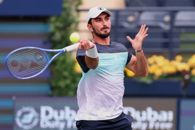 Hady Habib (LBN), Dubai Duty Free Tennis Championships, Dubai, U.A.E. Tennis - Dubai Tennis Championships 2025 - ATP, Tennis Herren - Dubai Duty Free Tennis Stadium - Dubai - - United Arab Emirates - 24 February 2025. Copyright: xJuergenxHasenkopfx