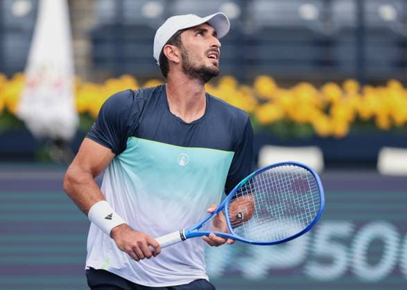 Hady Habib (LBN), Dubai Duty Free Tennis Championships, Dubai, U.A.E. Tennis - Dubai Tennis Championships 2025 - ATP, Tennis Herren - Dubai Duty Free Tennis Stadium - Dubai - - United Arab Emirates - 24 February 2025. Copyright: xJuergenxHasenkopfx