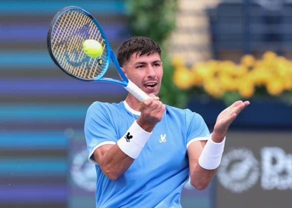Alexei Popyrin, Dubai Duty Free Tennis Championships, Dubai, U.A.E. Tennis - Dubai Tennis Championships 2025 - ATP, Tennis Herren - Dubai Duty Free Tennis Stadium - Dubai - - United Arab Emirates - 24 February 2025. Copyright: xJuergenxHasenkopfx