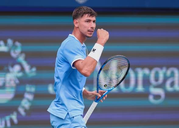 Alexei Popyrin macht die Faust und jubelt,Jubel, Freude,Emotion, Dubai Duty Free Tennis Championships, Dubai, U.A.E. Copyright: xJuergenxHasenkopfx