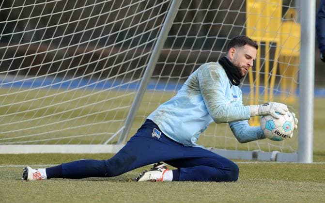 Torwart Marius Gersbeck Einzelbild Freisteller Aktion Fußball Fussball Saison 2024 2025 2. Bundesliga Herren DFL 24.02.2025 Training Auftakttrainining Hertha BSC Berlin DFL regulations prohibit any use of photographs as image sequences and or quasi-video.