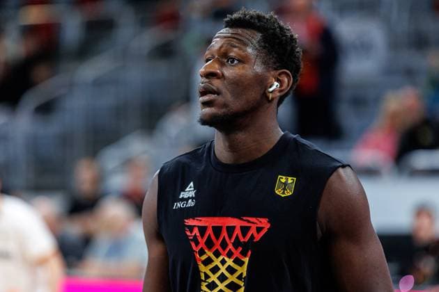 Isaac Bonga (Deutschland, 00), Einzelbild, Einzelfoto, Portrait, Portraet, Aufwaermen, warm up, vor Spielbeginn, Deutschland vs. Bulgarien, Basketball, FIBA EuroBasket 2025 Qualifiers, Gruppe D - Spieltag 6, 23.02.2025 Deutschland vs. Bulgarien, Basketball, FIBA EuroBasket 2025 Qualifiers, Gruppe D - Spieltag 6, 23.02.2025 Bamberg Copyright: xEibner-Pressefoto G.xSantemizx EP_GSZ