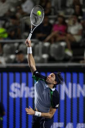(250225) -- ACAPULCO, Feb. 25, 2025 -- Arthur Rinderknech of France serves during the men s singles round of 32 match against Casper Ruud of Norway at the 2025 ATP, Tennis Herren Mexican Open tennis tournament in Acapulco, Mexico, Feb. 24, 2025. (Photo by Xinhua) (SP)MEXICO-ACAPULCO-TENNIS-ATP-MEXICAN OPEN-MEN S SINGLES FranciscoxCanedo 