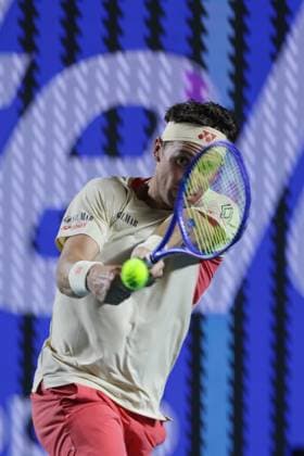 (250225) -- ACAPULCO, Feb. 25, 2025 -- Casper Ruud of Norway hits a return during the men s singles round of 32 match against Arthur Rinderknech of France at the 2025 ATP, Tennis Herren Mexican Open tennis tournament in Acapulco, Mexico, Feb. 24, 2025. (Photo by Xinhua) (SP)MEXICO-ACAPULCO-TENNIS-ATP-MEXICAN OPEN-MEN S SINGLES FranciscoxCanedo 