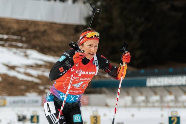 22.02.2025, Biathlon, WM, Saison 2024 2025, Lenzerheide, WM, Biathlon, Staffel Frauen (4x6km) Sophia SCHNEIDER aus GER verlässt Schiessstand beim Anschiessen (Zeroing) Lenzerheide Roland Arena GR Schweiz *** 22 02 2025, Biathlon, World Championships, Season 2024 2025, Lenzerheide, World Championships, Biathlon, Relay Women 4x6km Sophia SCHNEIDER from GER leaves the shooting range at the Zeroing Lenzerheide Roland Arena GR Switzerland