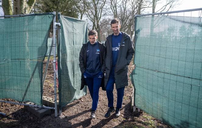 Fußball, Herren, Saison 2024 2025, 2. Bundesliga, Hertha BSC, Training, v. l. Trainer Stefan Leitl (Hertha BSC), Co-Trainer Andre Mijatovic (Hertha BSC), 25.02. 2025,