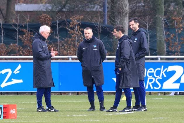 DEU, DFL, 2. FBL Hertha BSC, Training, 25.02.2025, Sportforum, Berlin, DEU, DFL, 2. FBL Hertha BSC, Training, im Bild Trainerteam, Cheftrainer Stefan Leitl (Hertha BSC Berlin), Co-Trainer Andre Mijatovic (Hertha BSC Berlin), co , Co-Trainer, Armin Reutershahn (Hertha BSC Berlin) DFL - regulations prohibit any use of Photographs as image sequences and or quasi-video Foto: Juergen Engler nordphoto GmbH