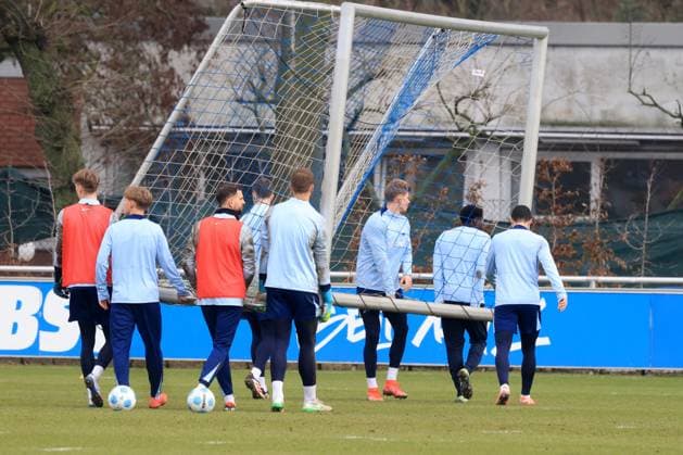 DEU, DFL, 2. FBL Hertha BSC, Training, 25.02.2025, Sportforum, Berlin, DEU, DFL, 2. FBL Hertha BSC, Training, im Bild Tortraeger DFL - regulations prohibit any use of Photographs as image sequences and or quasi-video Foto: Juergen Engler nordphoto GmbH