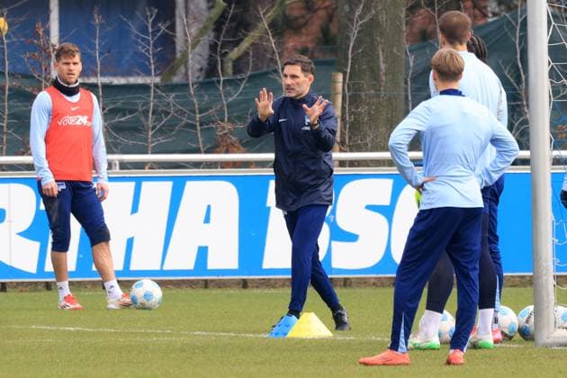 DEU, DFL, 2. FBL Hertha BSC, Training, 25.02.2025, Sportforum, Berlin, DEU, DFL, 2. FBL Hertha BSC, Training, im Bild Cheftrainer Stefan Leitl (Hertha BSC Berlin) DFL - regulations prohibit any use of Photographs as image sequences and or quasi-video Foto: Juergen Engler nordphoto GmbH
