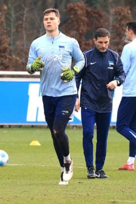 DEU, DFL, 2. FBL Hertha BSC, Training, 25.02.2025, Sportforum, Berlin, DEU, DFL, 2. FBL Hertha BSC, Training, im Bild Cheftrainer Stefan Leitl (Hertha BSC Berlin), Tjark Ernst (Hertha BSC Berlin 1) DFL - regulations prohibit any use of Photographs as image sequences and or quasi-video Foto: Juergen Engler nordphoto GmbH *** DEU, DFL, 2 FBL Hertha BSC, Training, 25 02 2025, Sportforum, Berlin, DEU, DFL, 2 FBL Hertha BSC, Training, im Bild Cheftrainer Stefan Leitl Hertha BSC Berlin , Tjark Ernst Hertha BSC Berlin 1 DFL regulations prohibit any use of Photographs as image sequences and or quasi video Foto Juergen Engler nordphoto GmbH nordphotoxGmbHx xEngler nph00076