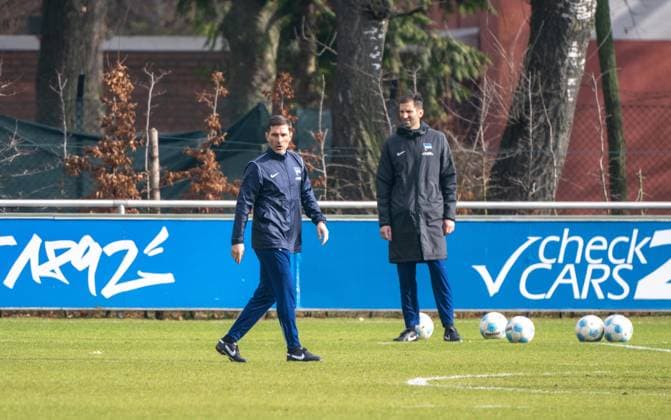 Fußball, Herren, Saison 2024 2025, 2. Bundesliga, Hertha BSC, Training, v. l. Trainer Stefan Leitl (Hertha BSC), Co-Trainer Andre Mijatovic (Hertha BSC), 25.02. 2025, Copyright: xMatthiasxKochx