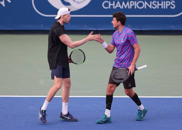 Robin Haase und Hendrik Jebens (Kappe), Herren Doppel, Men s Doubles, Dubai Duty Free Tennis Championships, Dubai, U.A.E. Tennis - Dubai Tennis Championships 2025 - ATP, Tennis Herren - Dubai Duty Free Tennis Stadium - Dubai - - United Arab Emirates - 25 February 2025. Copyright: xJuergenxHasenkopfx