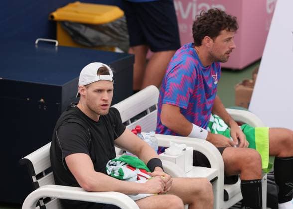 Robin Haase und Hendrik Jebens (Kappe), Herren Doppel, Men s Doubles, Dubai Duty Free Tennis Championships, Dubai, U.A.E. Tennis - Dubai Tennis Championships 2025 - ATP, Tennis Herren - Dubai Duty Free Tennis Stadium - Dubai - - United Arab Emirates - 25 February 2025. Copyright: xJuergenxHasenkopfx