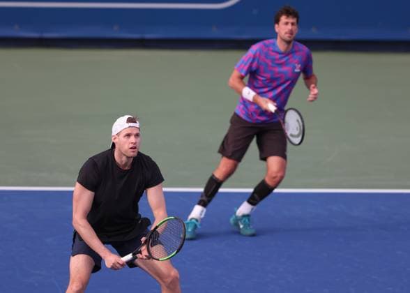 Robin Haase und Hendrik Jebens (Kappe), Herren Doppel, Men s Doubles, Dubai Duty Free Tennis Championships, Dubai, U.A.E. Tennis - Dubai Tennis Championships 2025 - ATP, Tennis Herren - Dubai Duty Free Tennis Stadium - Dubai - - United Arab Emirates - 25 February 2025. Copyright: xJuergenxHasenkopfx