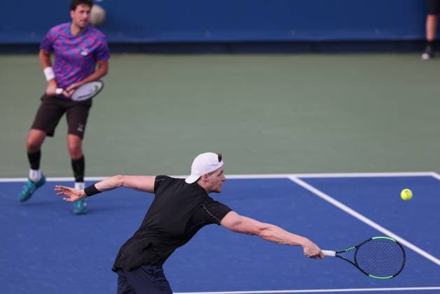 Robin Haase und Hendrik Jebens (Kappe), Herren Doppel, Men s Doubles, Dubai Duty Free Tennis Championships, Dubai, U.A.E. Tennis - Dubai Tennis Championships 2025 - ATP, Tennis Herren - Dubai Duty Free Tennis Stadium - Dubai - - United Arab Emirates - 25 February 2025. Copyright: xJuergenxHasenkopfx