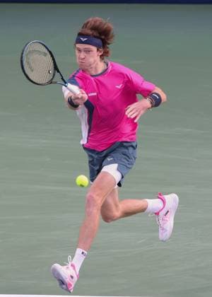 Andrey Rublev, Dubai Duty Free Tennis Championships, Dubai, U.A.E. Tennis - Dubai Tennis Championships 2025 - ATP, Tennis Herren - Dubai Duty Free Tennis Stadium - Dubai - - United Arab Emirates - 25 February 2025. Copyright: xJuergenxHasenkopfx